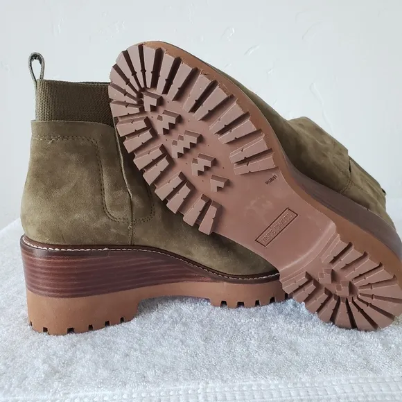 Vince Camuto suede womens dark green color boots size 9,5