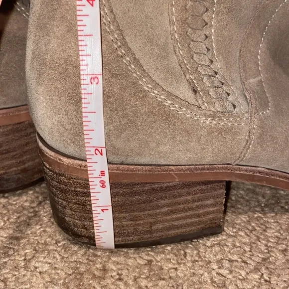 Vince Camuto Tall Suede riding boots Taupe sz 9