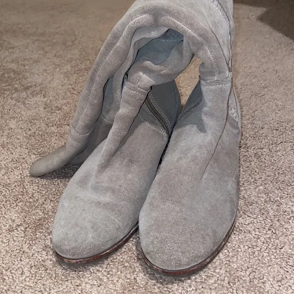 Vince Camuto Tall Suede riding boots Taupe sz 9