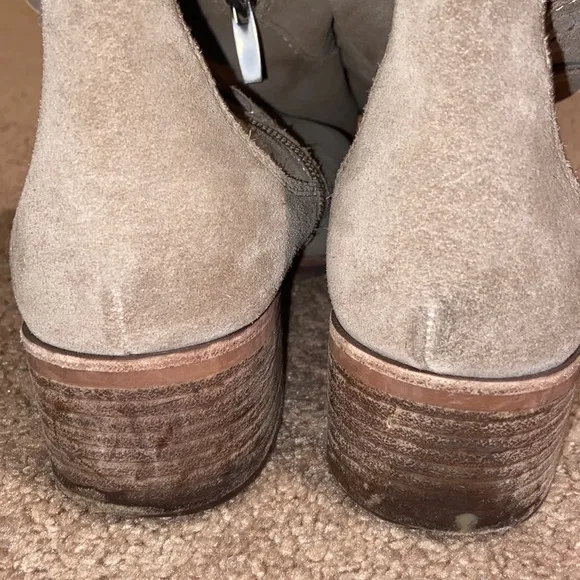 Vince Camuto Tall Suede riding boots Taupe sz 9