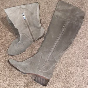 Vince Camuto Tall Suede riding boots Taupe sz 9