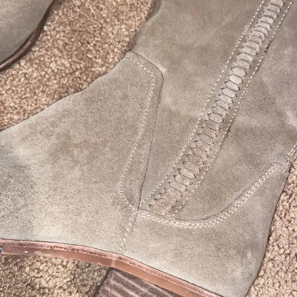 Vince Camuto Tall Suede riding boots Taupe sz 9