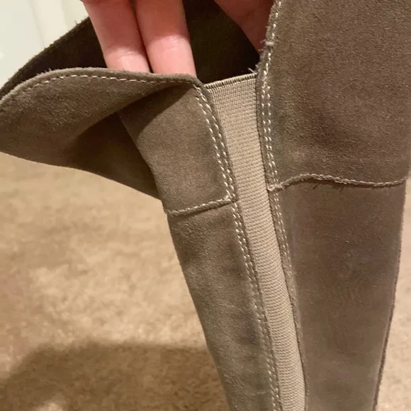 Vince Camuto Tall Suede riding boots Taupe sz 9