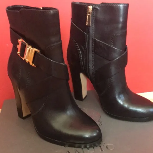 Vince Camuto Women’s Connolly Belted Boots Size 5M