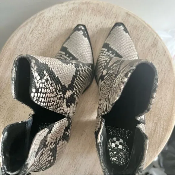 Vince Camuto Gigietta Snake Ankle Boots Black and White Sz 6.5 NWOB