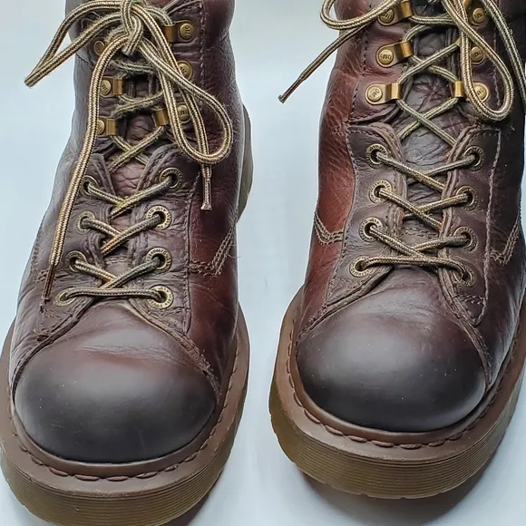Vintage 90s Y2K chunky 1&quot; sole with a 1.5&quot; heel brown Dr Martens airwair