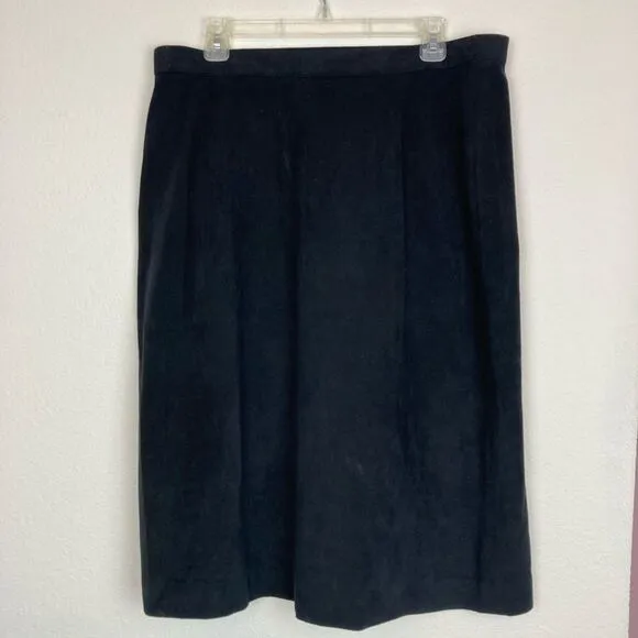 Vintage Faux or Ultra Suede midi skirt in mint condition super chic