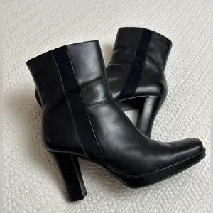 Vintage GNW Black Leather Ankle Boots Size 8 Retro Streetwear Side Zip