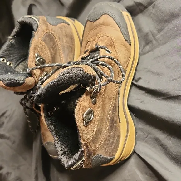 Vintage Timberland Boots. Unisex brown leather lace-up size 12 Y2K