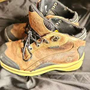 Vintage Timberland Boots. Unisex brown leather lace-up size 12 Y2K