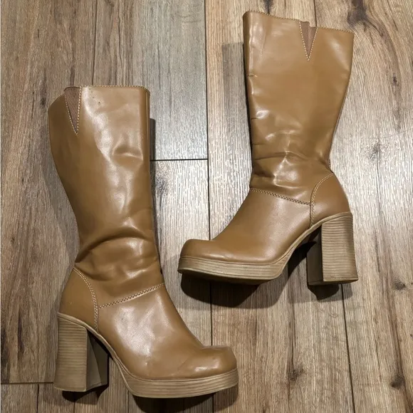 Vintage Y2K Bratz Tan Leather Chunky Heel Boots