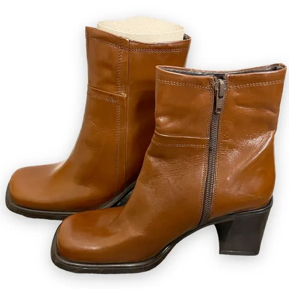 Vintage Y2K DEADSTOCK New Aldo Ankle Chunky Heel Square Toe Boots Size 6 36