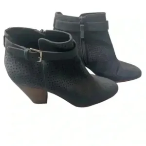Violet &amp; Red Cupid Bootie 7.5 Gray Suede Western Boho Chic Southwest