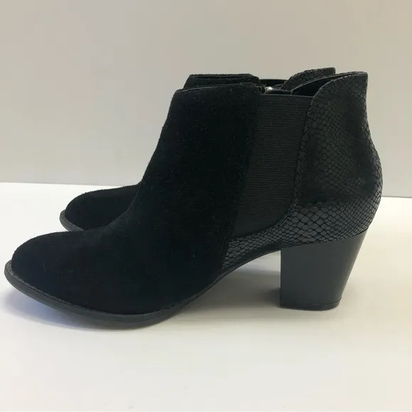 Vionic Anne black side zip booties.