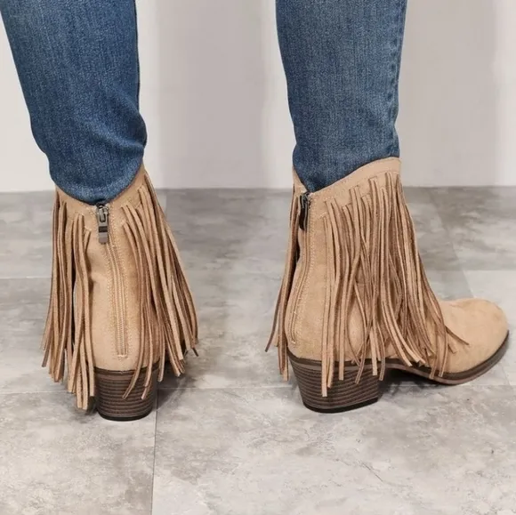 Wild Diva Lounge Noble-01 Fringe Taupe Ankle Boots