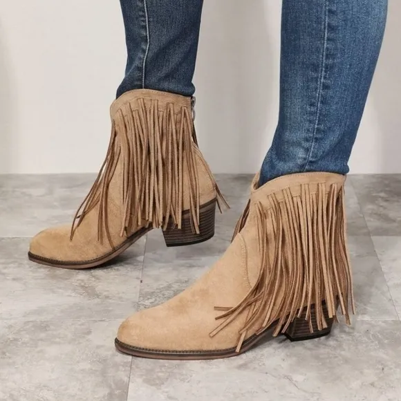 Wild Diva Lounge Noble-01 Fringe Taupe Ankle Boots