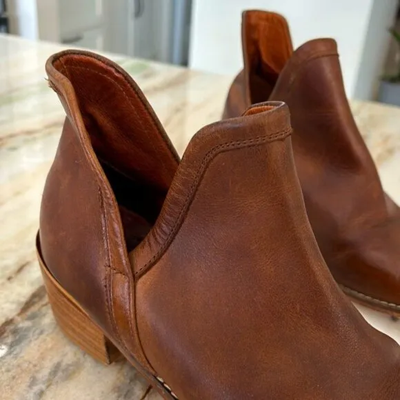 Wolverine (10) Delaney Cognac Brown Leather Stacked Heel Slit Shaft Ankle Boot