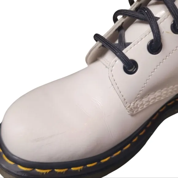 Womens Dr. Martens 1460 Pascal Virginia Leather Ankle Boots in White Size 8
