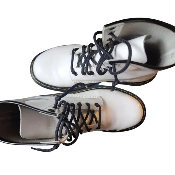 Womens Dr. Martens 1460 Pascal Virginia Leather Ankle Boots in White Size 8