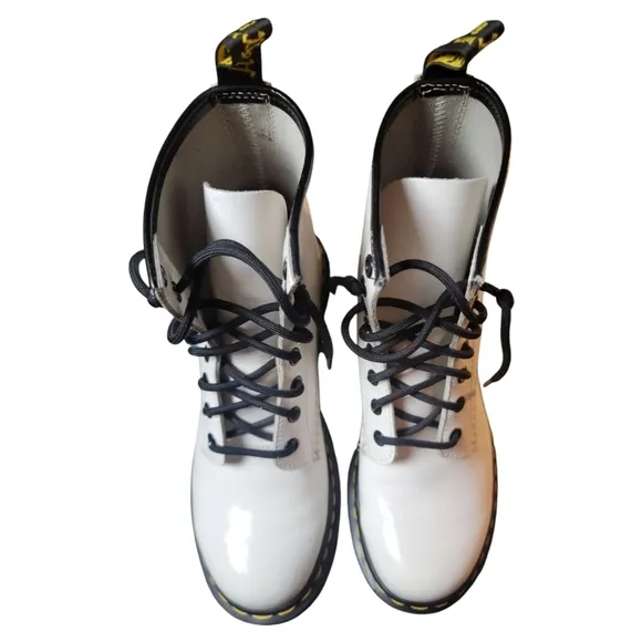 Womens Dr. Martens 1460 Pascal Virginia Leather Ankle Boots in White Size 8