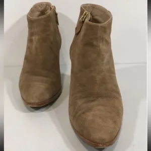 Women's Manolo Blahnik Tan Suede Ankle Boots Size 39.5