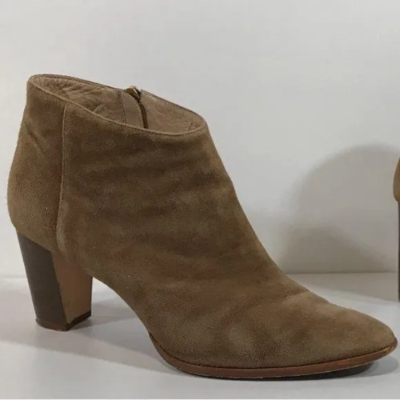 Women's Manolo Blahnik Tan Suede Ankle Boots Size 39.5