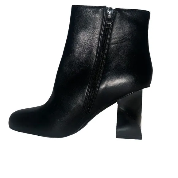 Women’s Opening Ceremony Twisted Heel Black Zip Up Boots Size 9.5