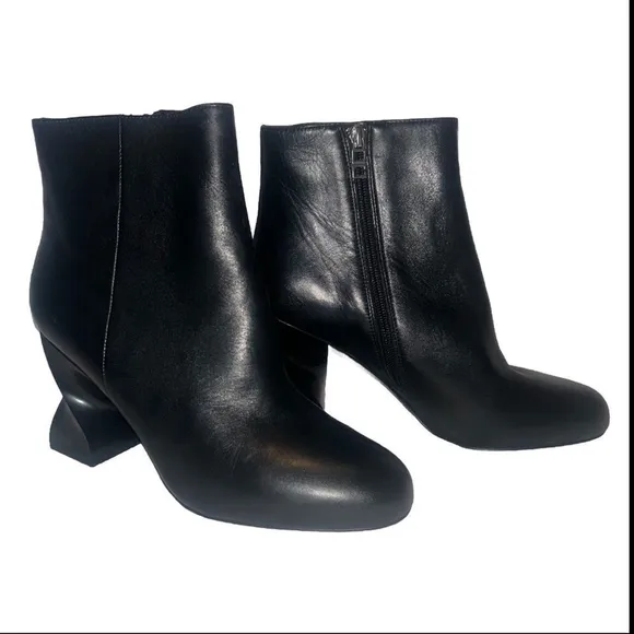 Women’s Opening Ceremony Twisted Heel Black Zip Up Boots Size 9.5