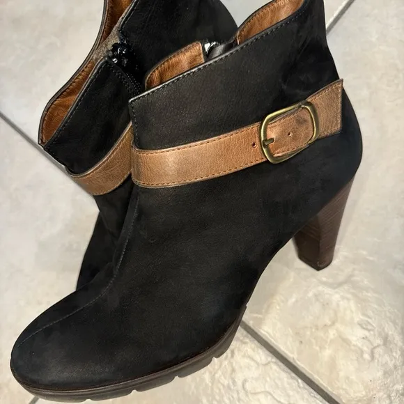 Women’s Paul Green heeled booties black suede size 5.5