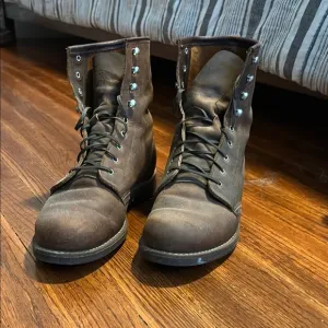 Women’s Redwing Heritage Leather Boots