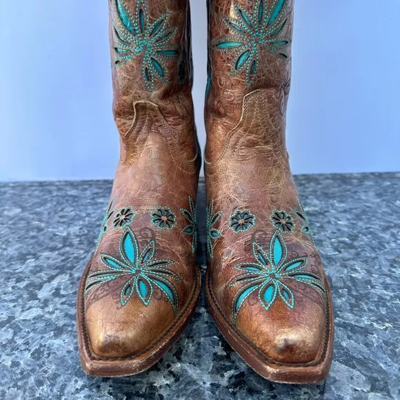 Women’s Shyanne Daisy Mae Western Leather Embroidered Cowgirl Boots Size 6 B