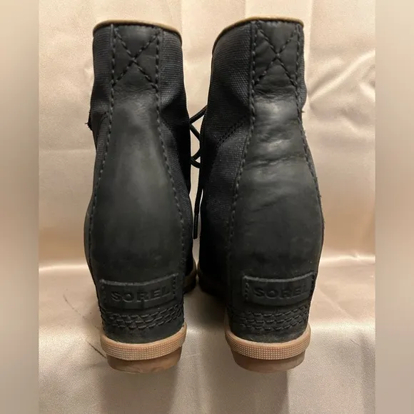 Women’s “Sorel PDX” Navy Glazed Leather  Wedge Ankle Boots Sz.9
