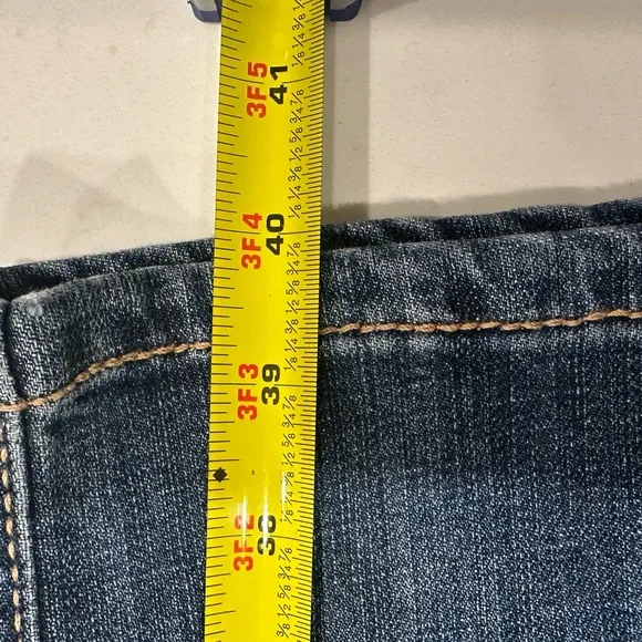 Wrangler Women's Aura Instantly Slimming Jeans - Blue Flare New without Tags 24