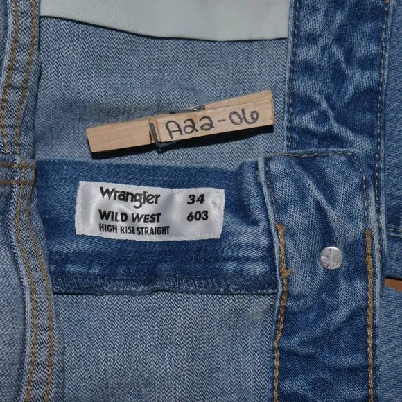 Wrangler Women's Wild West 603 High Rise Distressed Cropped Jeans Size 34x28