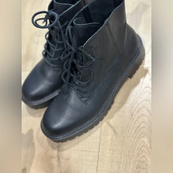 Zara combat boots. Ankle boots size 40