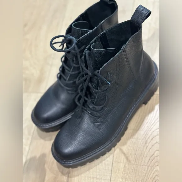 Zara combat boots. Ankle boots size 40