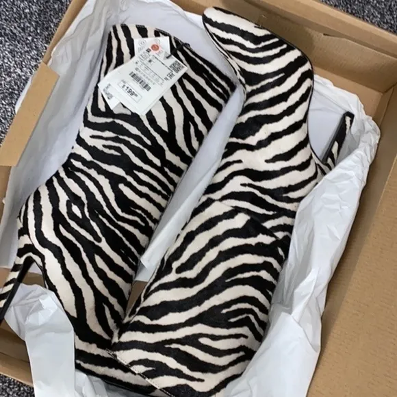 Zara NWT zebra leather heeled booties