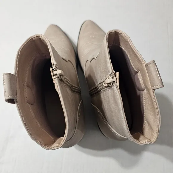 ZAYNSIA Chunky Heel Cowboy Boots Cream Size 10 NWT