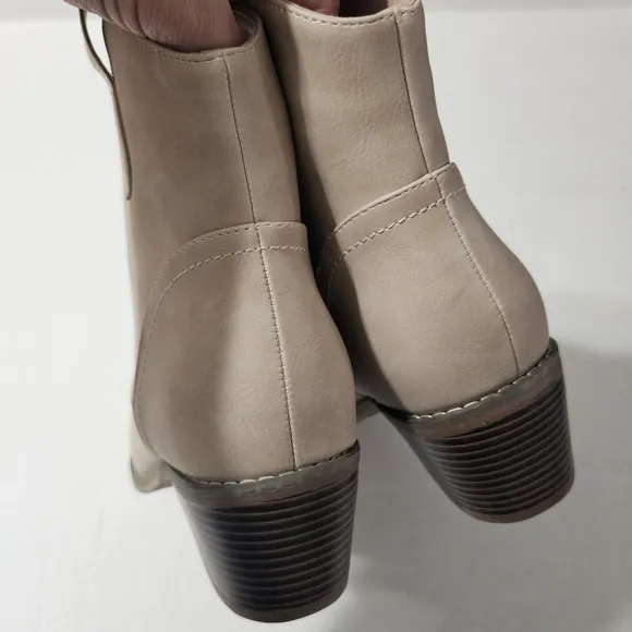 ZAYNSIA Chunky Heel Cowboy Boots Cream Size 10 NWT